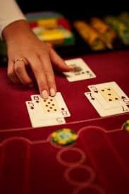 leototo Auto Roulette live-dealer table showing betting interface and spinning wheel